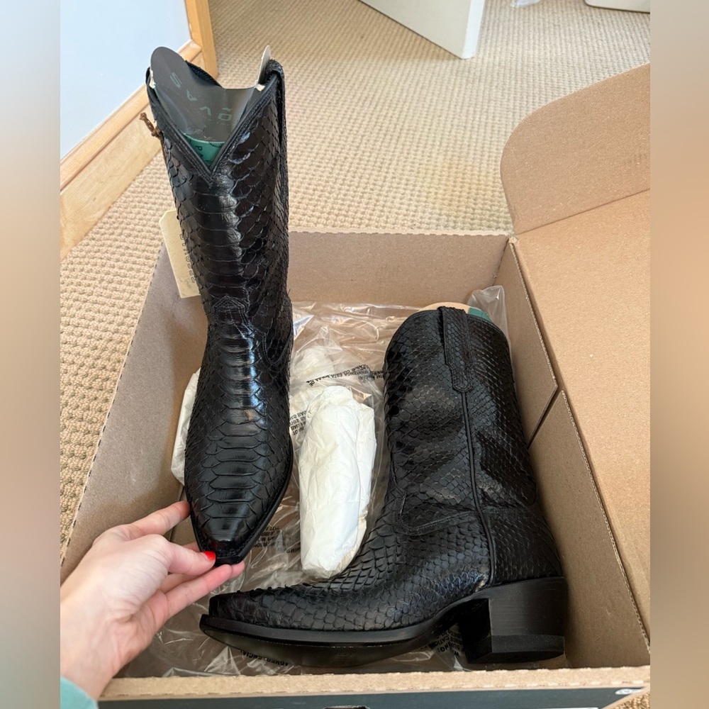 Tecovas - The Savannah- Midnight Python Cowboy Boots